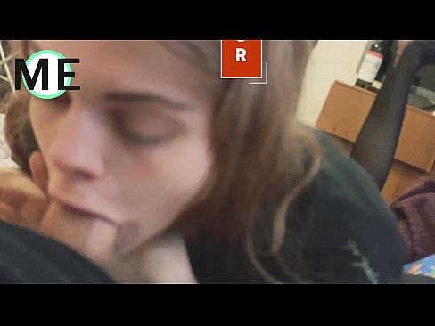 ❤️ Πούτσος στο λαιμό της, σκισμένο καλσόν και σκισμένα τακούνια ❤ Πόρνο fb ❤